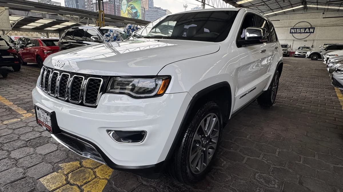 Jeep Grand Cherokee — foto 1 de 22