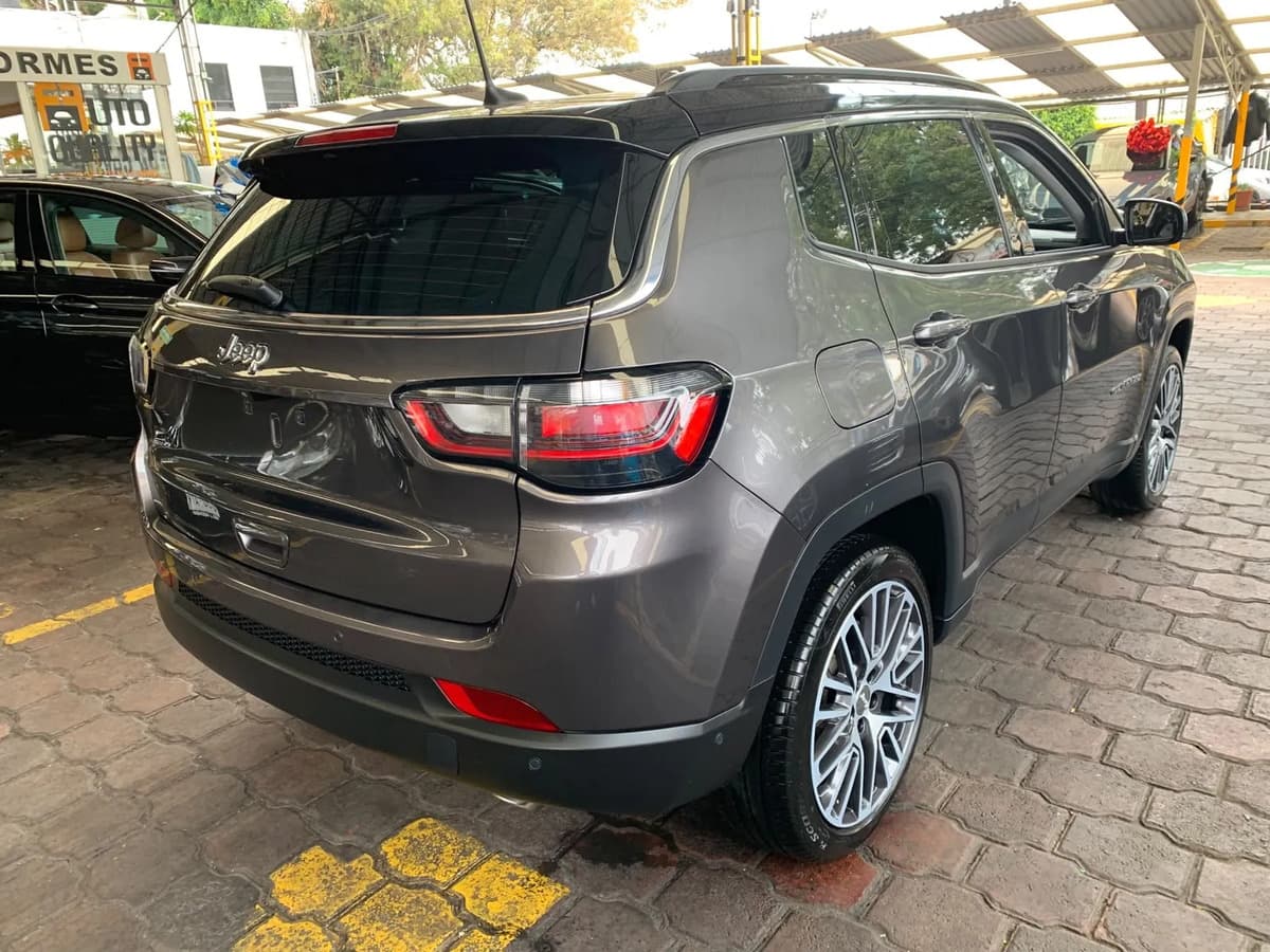 Jeep Compass — foto 1 de 14