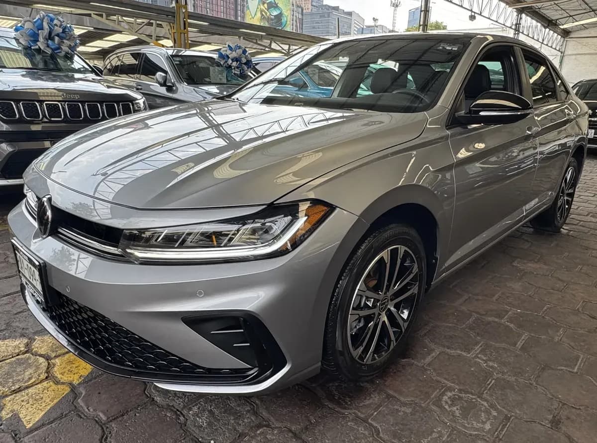 Volkswagen Jetta — foto 1 de 17